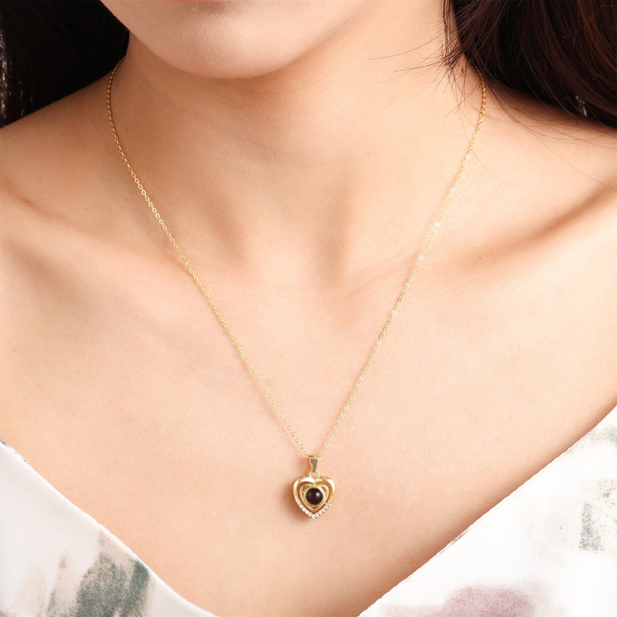 AmoraBeam™ - Personalized Photo Necklace